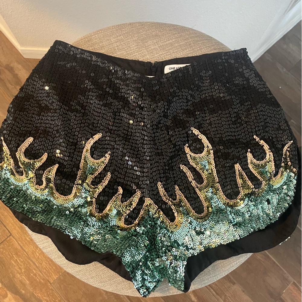 One Teaspoon for Free People*
Sequin Black/Green/Gold Flame Women's Shorts